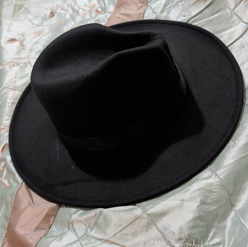 Cutely Covered Red Bottom Black Cowboy Hat Felt Wide Brim Fedora Medium Used